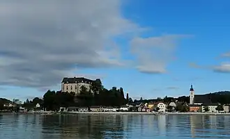 Der Donaumarkt Grein mit Schloss Greinburg