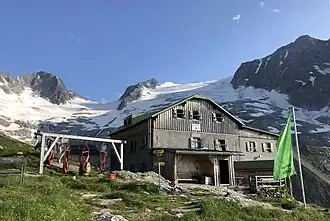 Greizer Hütte (2021) mit Floitenkees/Floitenspitzen (links)
