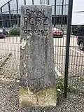 Grenzstein der ehemaligen Stadt Porz, vor Jahrzehnten versetzt von der Kölner Straße zum Eingang Tennishalle, heute Sportspark Cologne mit Poller Heimatmuseum, Poller Weg