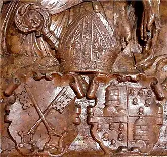 Ausschnitt seines Grabdenkmals in der Berchtesgadener Franziskanerkirche (li: Wolfgang Griesstätter;[5] re: Wappen der Fürstpropstei und der Griesstätters)