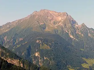 Abschluss des Tuxer Kamms mit den Grinbergspitzen (links) und dem Spitzegg (rechts)