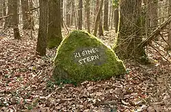 Steine an den Fünf-Wege-Kreuzungen des Kleinen und des Großen Sterns
