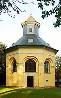 Große Kapelle außen – dritter Eckpunkt.
