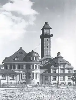 Altes Bergwerk der Grube Amalienhöhe, Zechenhaus Förderturm der neobarocken Gebäudegruppe.