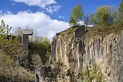 Die Ettringer Lay mit ihren mächtigen Abbauwänden von bis zu 25 Metern Höhe.