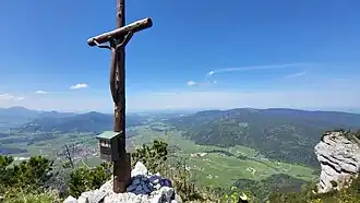 Gipfelkreuz, am rechten Bildrand der Nordgipfel