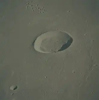 Mondkrater Gruithuisen, von Südosten fotografiert von Apollo 15