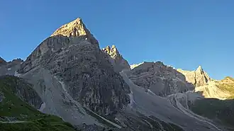 Gschnitzer Tribulaun (links), Ansicht von der österreichischen Tribulaunhütte