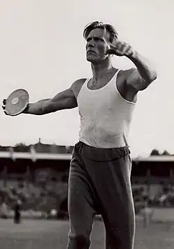 Gunnar Berg (auf dem Foto als Diskuswerfer – in der Diskuswurf-Konkurrenz gewann er Bronze) erreichte Platz&nbsp;fünf