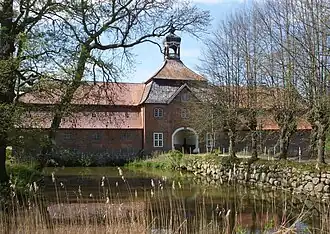 Torhaus und Wassergraben