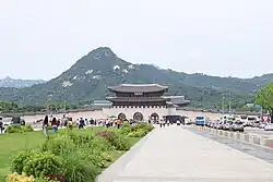 Hauptstraße und Tor in 2019