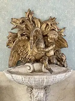 Carraramarmor und vergoldeter Wasserbrunnen im Eingangsbereich der Wohnung des Intendanten (18. Jh.)