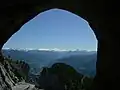 Höhlenausgang der Eisriesenwelt mit Blick auf den Alpenhauptkamm (Hohe Tauern)