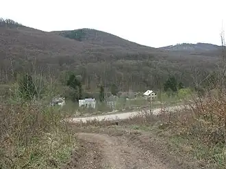 Hühnersteigberg (Mitte) über dem Wurzbachtal