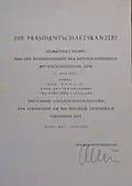 1975, 7. Juli. Urkunde. Der Bundespräsident der Rep. Österreich verleiht Hans Pawlik, ehem. 3. Präsident des Kärntner Landtages, das „Große Goldene Ehrenzeichen für Verdienste um die Republik Österreich“.