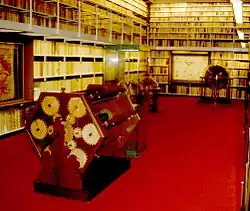 Globensaal mit Rekonstruktion des „Bücherrades“ Herzog Augusts des Jüngeren