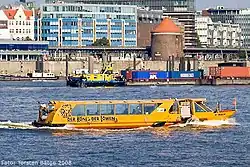 Nala unterwegs auf der Linie 73 in Höhe der Überseebrücke