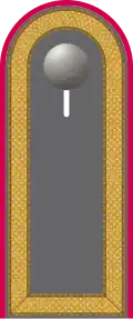 Dienstgradabzeichen eines Stabsunteroffiziers der Panzertruppe auf Schulterklappe der Jacke des Dienstanzuges für Heeresuniformträger