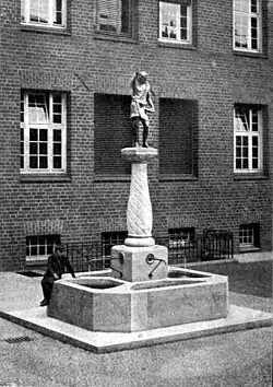 Johannes-Brunnen, Johanneum 1907; Lübeck