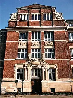 Verwaltungs­gebäude