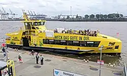 Hybridfähre Grasbrook am Anleger Dockland (2025)