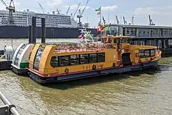 Die Falkenstein und die Neuenfelde am Betriebsponton St. Pauli Fischmarkt (2022)