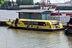 HADAG-Fähre Rafiki am Betriebsponton St. Pauli Fischmarkt (2022)