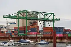 Neue Containerbrücke