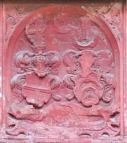 Wappen an der Frontfassade des Haupthauses – Links: Deutschordenskommende Beuggen, rechts: Johann Kaspar von Stadion