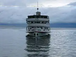 Schiff Austria in der Anfahrt auf den Landesteg in Hagnau