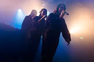 Haiku Hands im Spiegelzelt