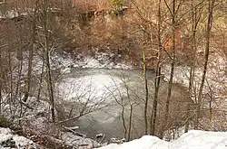 Der wassergefüllte Erdfall Pferdeteich