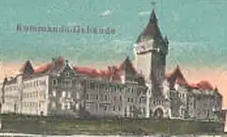 Artillerieschule Kommandogebäude (Gebäude 2015 noch existent – steht aber leer und verfällt) Koordinate 47°&nbsp;8′&nbsp;54″&nbsp;N, 18°&nbsp;1′&nbsp;33″&nbsp;O47.14833333333318.025833333333