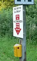 Signalknopf für Haltewünsche an einer Station der Albtalbahn