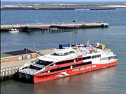 Halunder Jet auf Helgoland im Binnenhafen