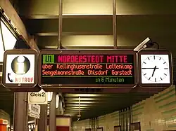Frei bespielbarer LED-Anzeiger, der in beschränktem Maße auch Bilddarstellungen erlaubt (Standardbauart der U-Bahn Hamburg 1996–2025)