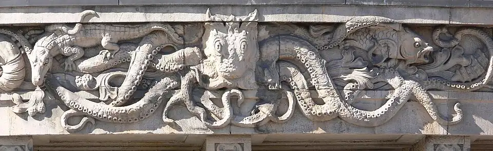 Das Sandsteinrelief im Detail