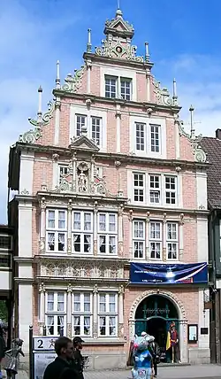 Leisthaus in Hameln im Stil der Weserrenaissance mit Volutengiebel (Ende 16.&nbsp;Jh.)