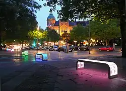 Beleuchtete Sitzbänke von Francesco Mariotti