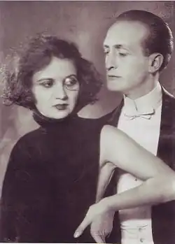 Hans Albers mit der Tänzerin Jenny Steiner auf einem Foto von 1924