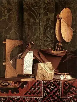 Linkes Bild: Großmustriger „Holbein“-Teppich, 16. Jh. Rechtes Bild: Detail aus Hans Holbein d. J.: Die Gesandten, 1533