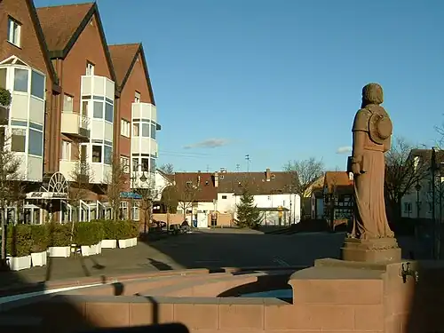 Der zentrale Platz in der Ortsmitte von Harheim