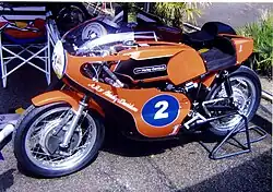 Die HD 350 RR, die mit dem von Aer­macchi entwickelten Motor zw. 1974 u. 76 in der Motorradweltmeisterschaft eingesetzt wurde