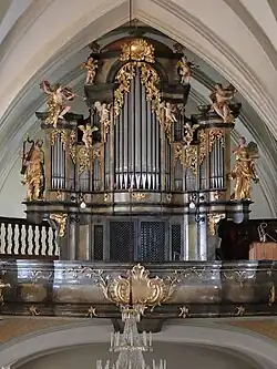 Schuke-Orgel mit Prospekt von Ferdinand Schwarz (1762).
