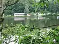 Großer Harthteich, ehemaliges Freibad; Blick nach Süden mit den Freibadgebäuden