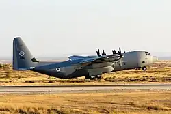 C-130J-30 Super Hercules Shimshon der 103. Staffel „Elephants“ (siehe Heck) auf Chazerim im Juni 2015