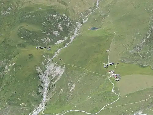 Blick hinunter zu Usserhaupt (links) und Innerhaupt (rechts).