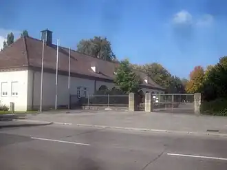 Friedhofsgebäude und Haupteingang, Ansicht Steinhaldenstraße.