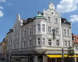 Wohn- und Geschäftshaus