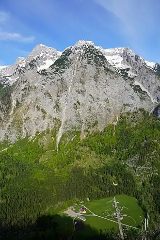 Hebenkas (mittig). Im Tal die Baumschlagerreith